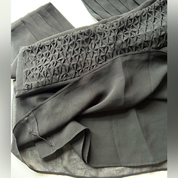 EUC Banana Republic Women’s dressy sleeveless top V-neck Sz 2 - Picture 4 of 5